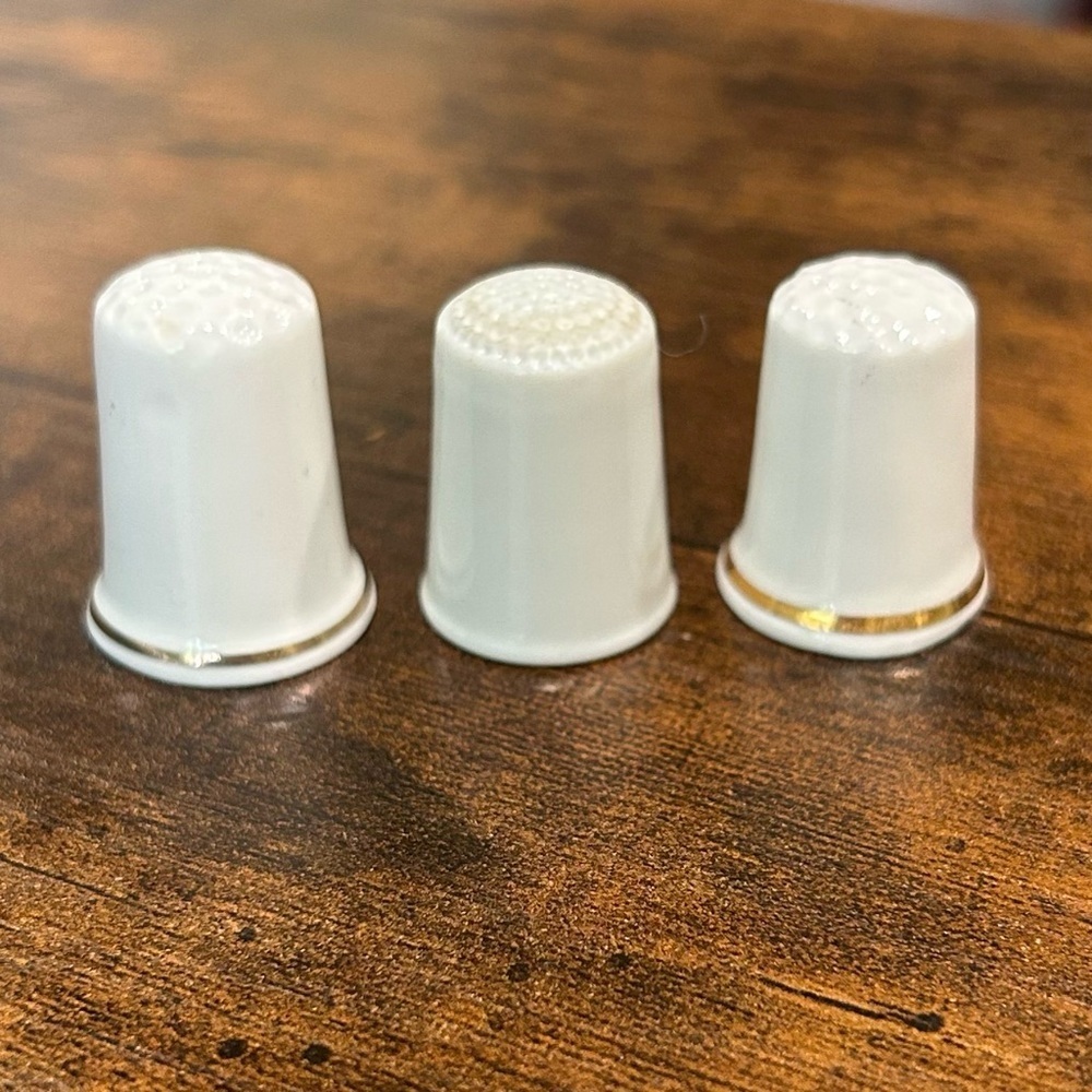 Vintage Bone China Hand Painted Thimbles 3 Pieces England Scotland Japan - Picture 2 of 6
